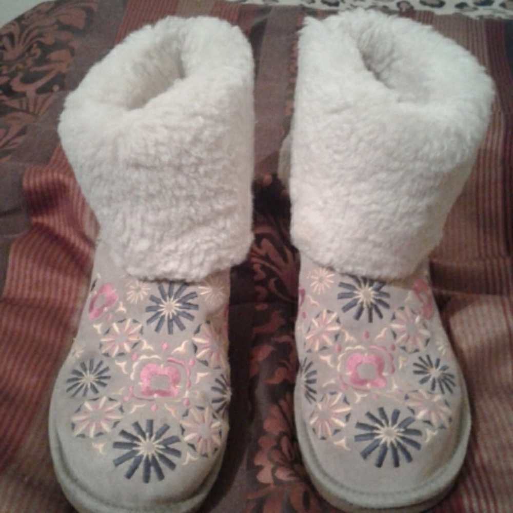 Ugg boots nude cream